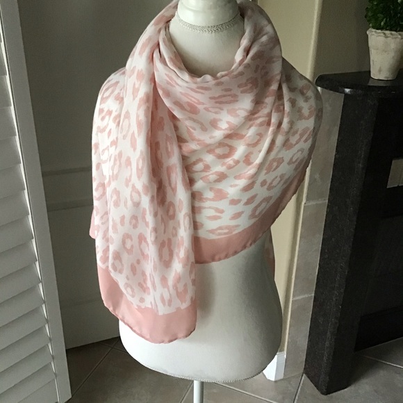 Ellen Tracy Accessories - LAST 1! NEW Ellen Tracy Scarf Wrap Soft Pale Pink Leopard Cheetah Print Career